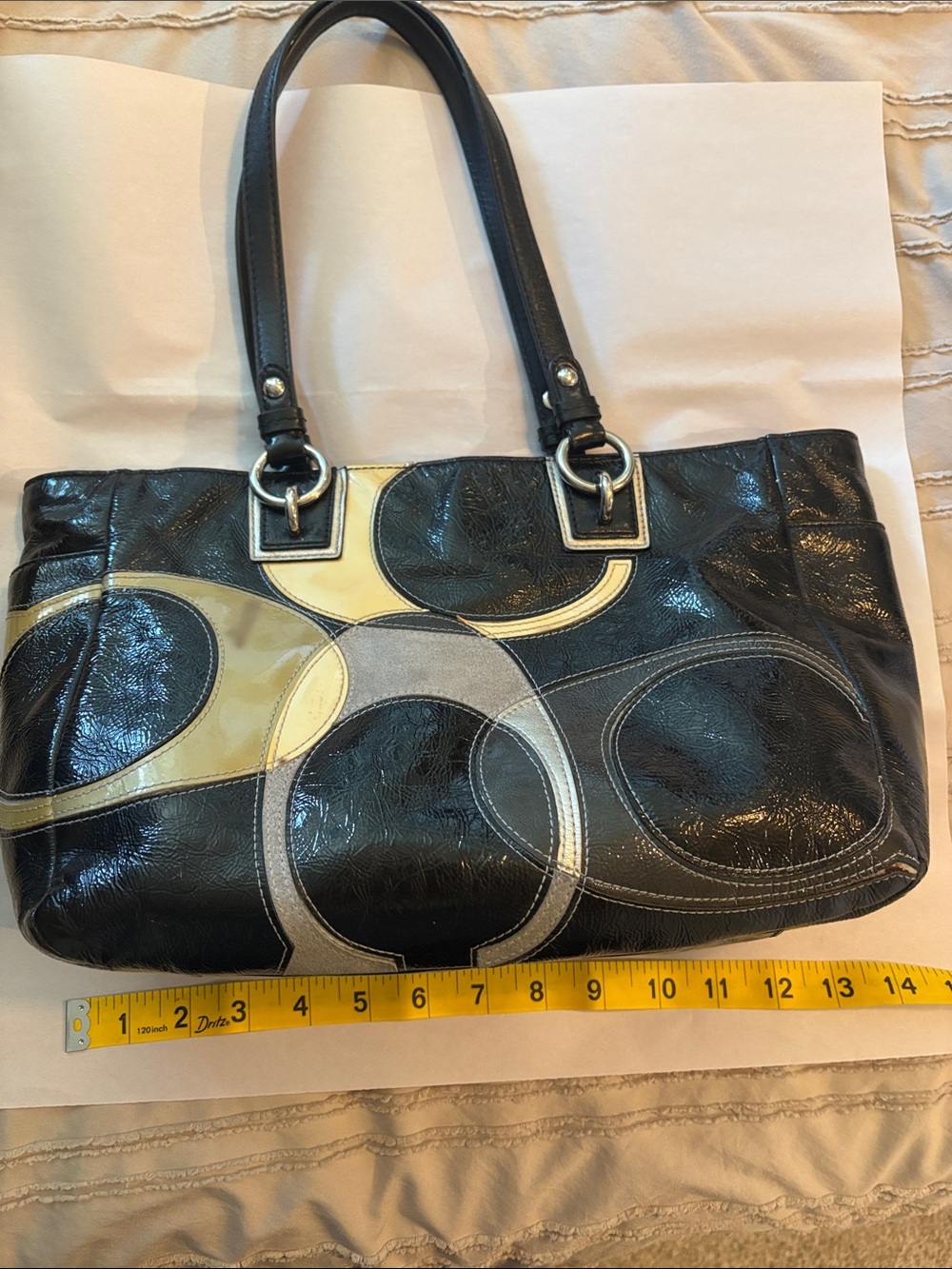 Black and Cream Women's Circle-Accent Tote Bag